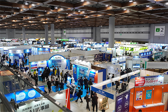 会場内のにぎやかな様子